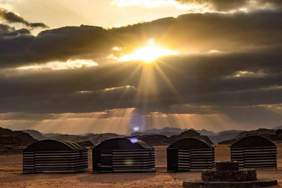 Bedouin Adventure & Tours Hotel Wadi Rum Ngoại thất bức ảnh